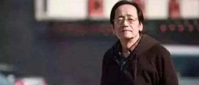 中医二羊:夜里我听着倪海厦弹唱的《我的梦》，双眼湿润不能平静
